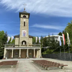 Godziny mszy świętych w sanktuarium Szczyrk: letni i zimowy rozkład