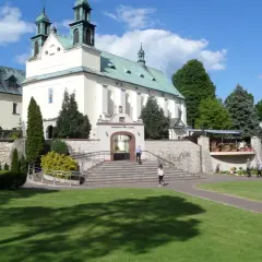 Sanktuarium Leśniów - historia niezwykłego miejsca kultu Matki Bożej