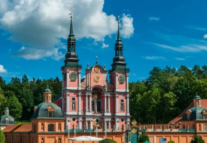 Sanktuarium w Świętej Lipce: historia i tajemnice barokowej perły Mazur