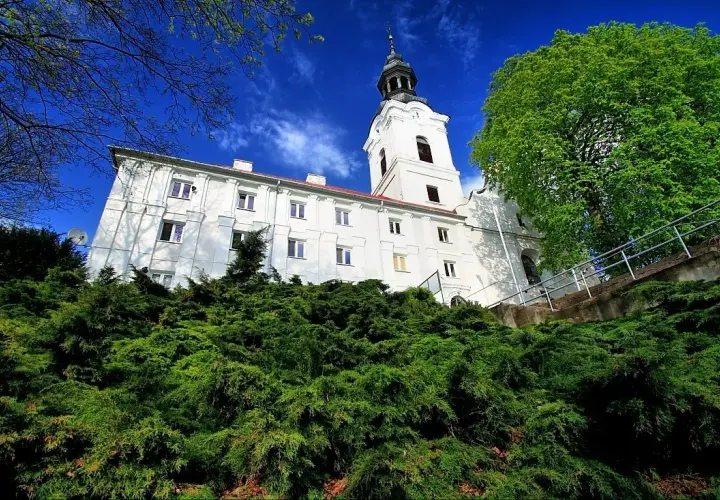 Sanktuarium w Oborach - poznaj historię i jak dojechać na miejsca kultu