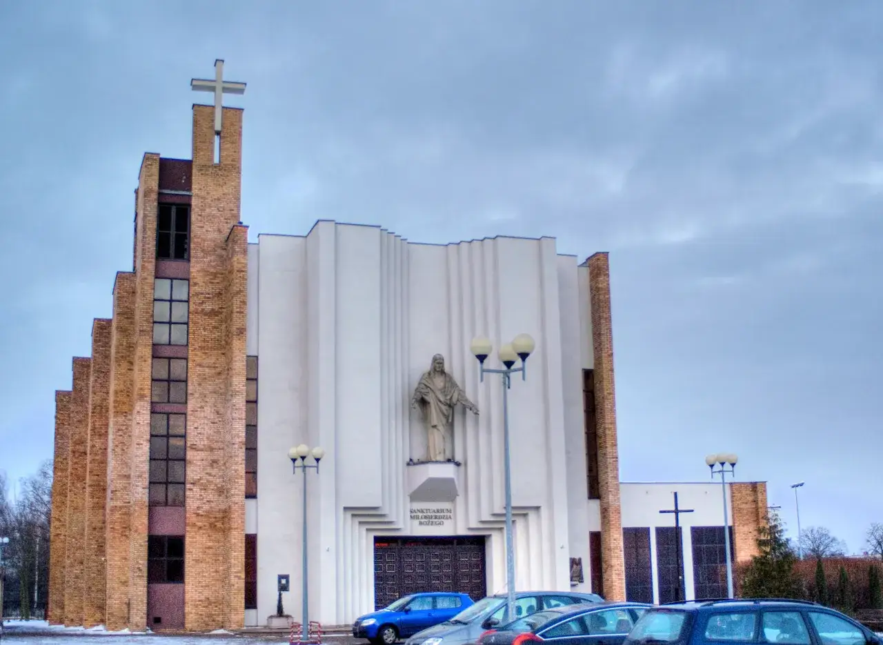 Zdjęcie Sanktuarium Miłosierdzia Bożego w Poznaniu: godziny mszy i dojazd na Sobieskiego